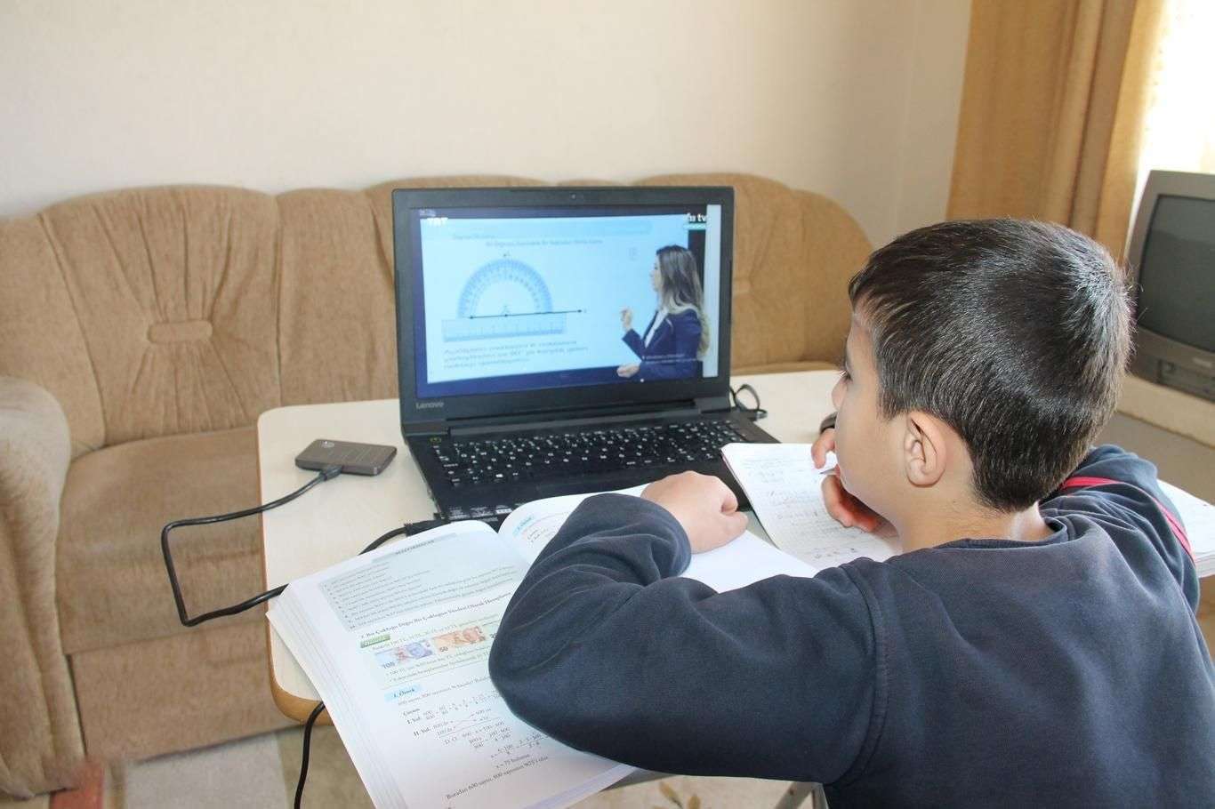 Okullar 10-11 ve 12 Mayıs'ta uzaktan eğitime ara verecek Okullar 10-11 ve 12 Mayıs'ta uzaktan eğitime ara verecek